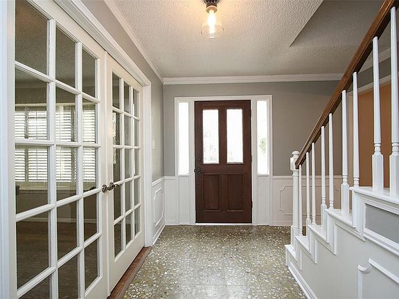 ENTRY - Windows in front door & sidelight windows provide lots of natural light in the entryway.