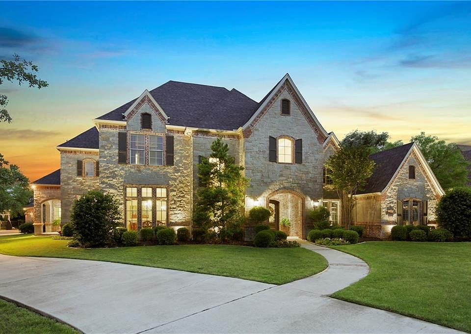 PRESTIGIOUS 1+ ACRE ESTATE WITH A TRANQUIL BACKYARD GETAWAY!