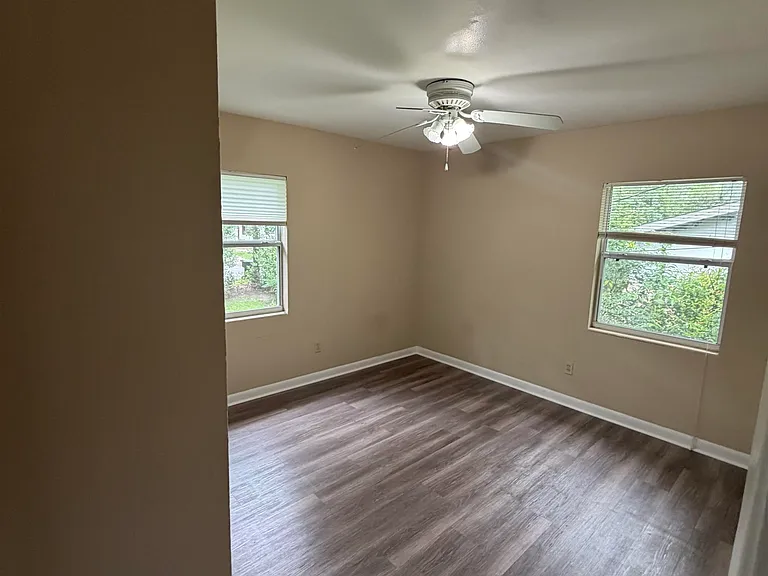 2404 Surrey St — Photo 7