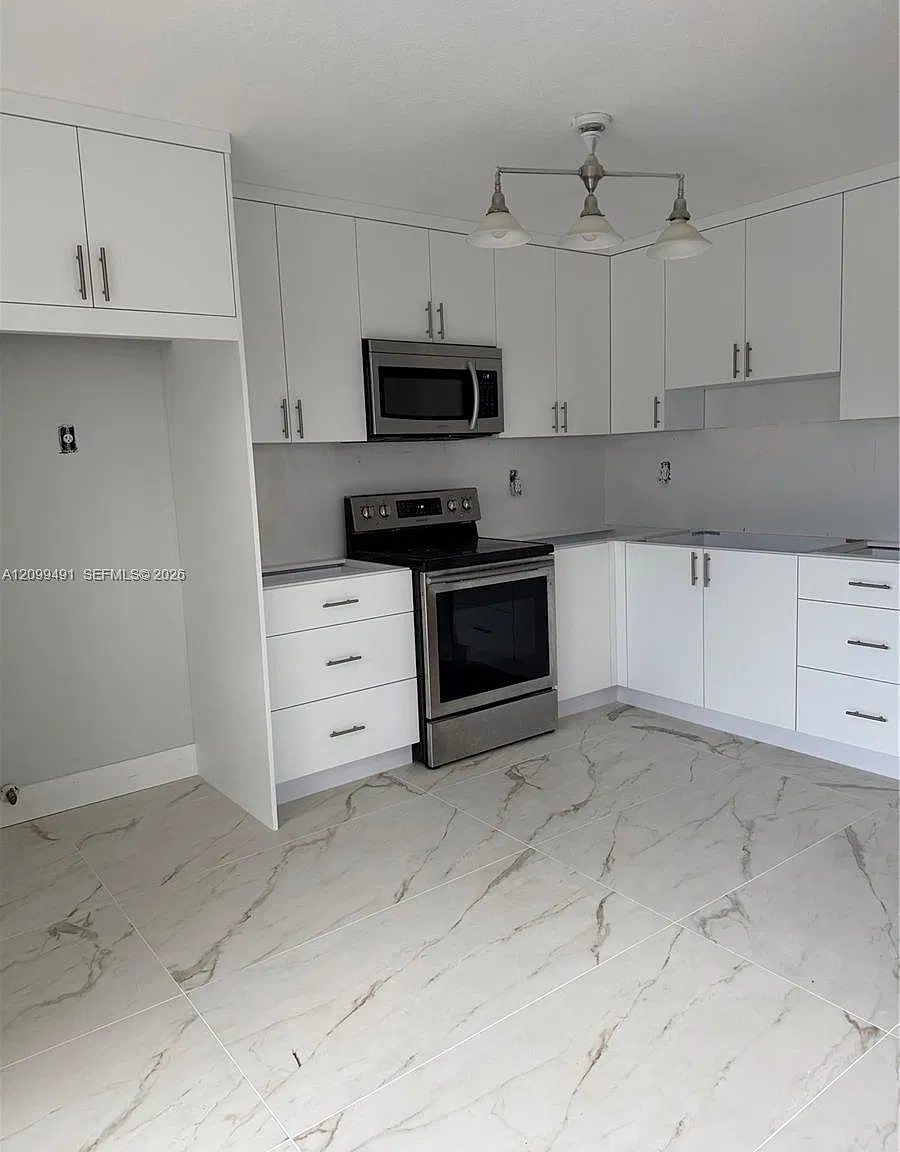 Continental Homes Townhou — Photo 3