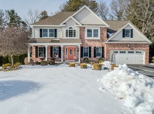 56 Candlewood Dr, Agawam, MA 01001