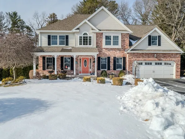 56 Candlewood Dr, Agawam, MA 01001