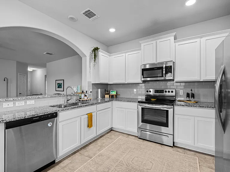 8402 Pleasant Trail Dr — Photo 7