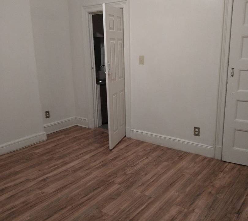 2nd image of 1096 Franklin Ave #2