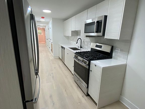 3rd image of 6341 N Wayne Ave