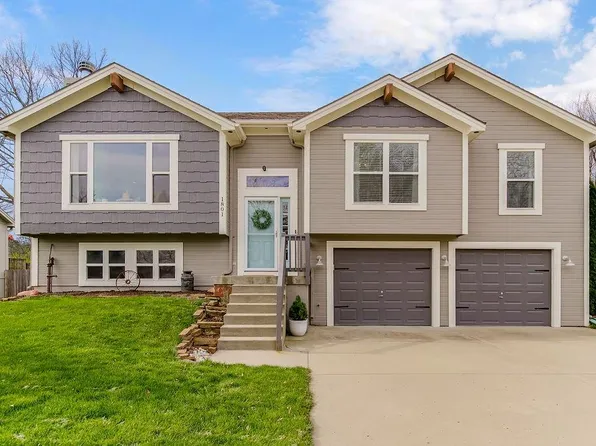 1801 NE 196th St, Smithville, MO 64089