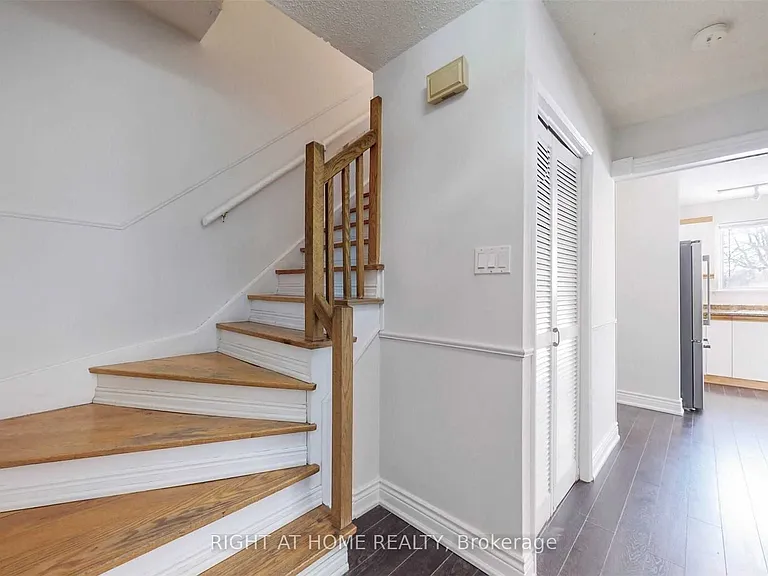 54 Penwick Cres — Photo 16
