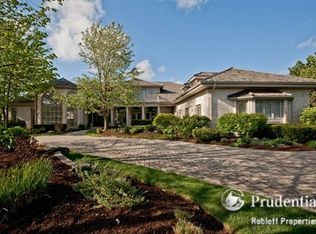 1706 Midwest Club Pkwy, Oak Brook, IL 60523