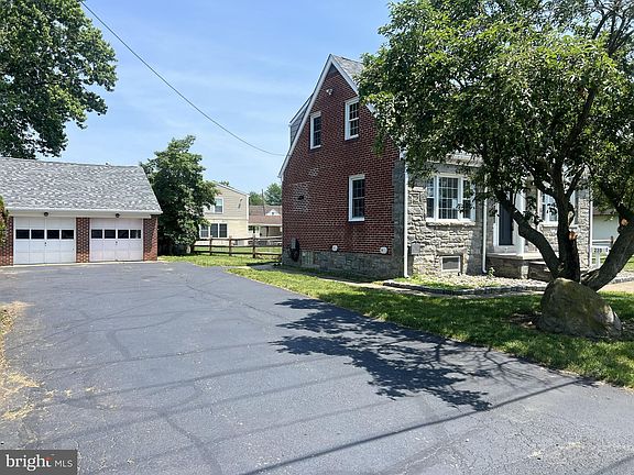3rd image of 220 Kossuth Ave