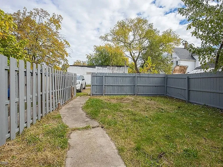 1037 Washington Ave — Photo 14