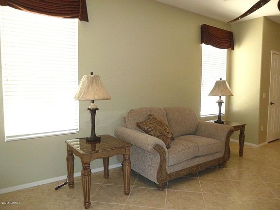 3rd image of 913 N Delacroix Dr