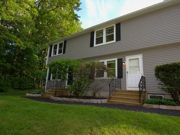 270 Sunderland Rd APT 24, Worcester, MA 01604