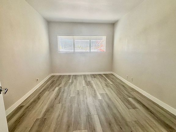 5th image of 808-812 Westmount Dr #812-17