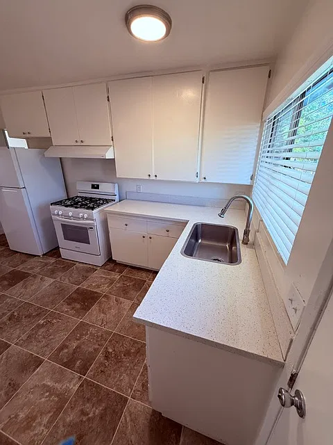 2 bed, $2,600 — Photo 1