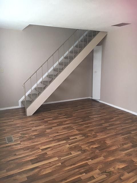 1st image of 4927 Oakwood Trl