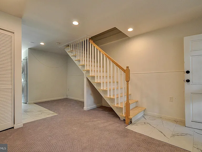 1209 I St SE — Photo 4