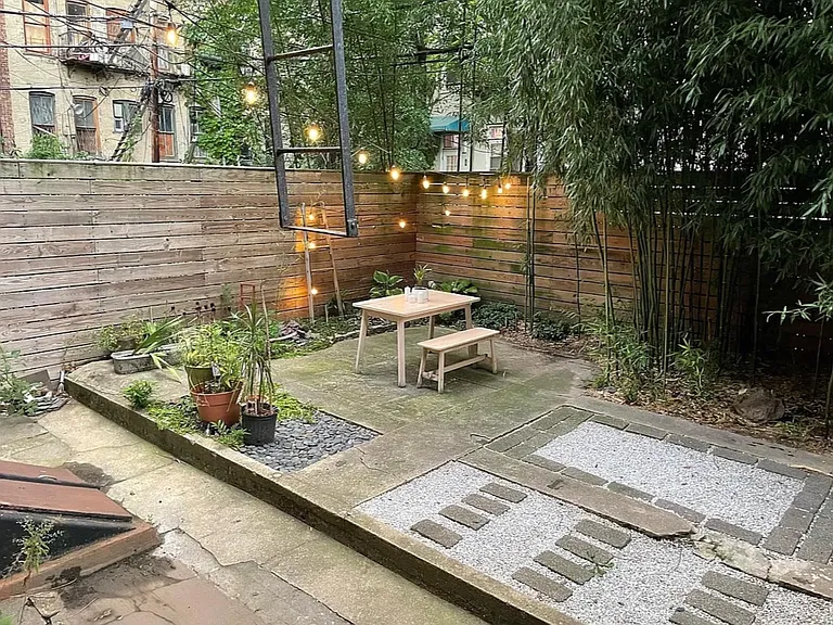 872 Hart St #1R — Photo 1