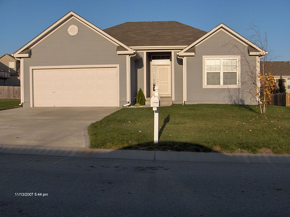 2009 NW Elmwood Dr