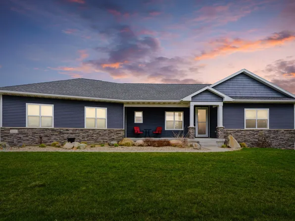 4554 Ranchero Rd, Cedar Falls, IA 50613