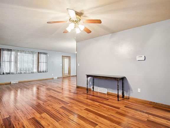 4th image of 617 E Charles St