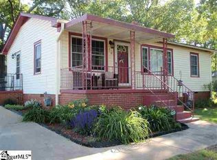 12 Pine Grove Ln, Greenville, SC 29617