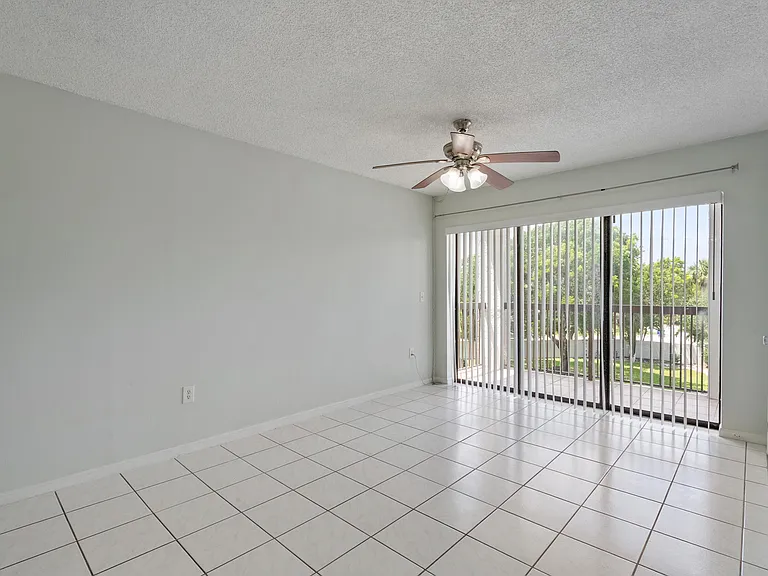 701 NW 19th St #306 — Photo 3