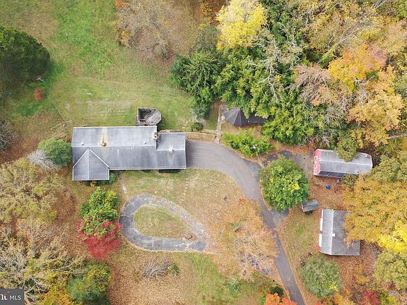 4th image of 3901 Largo Rd