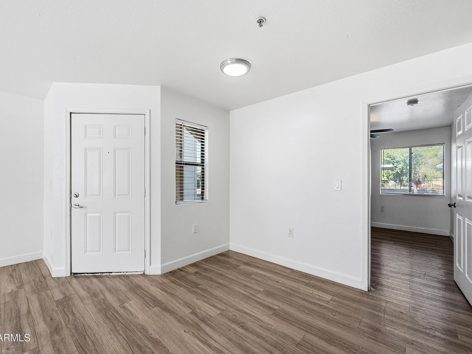 3065 N 67th Ave — Photo 4