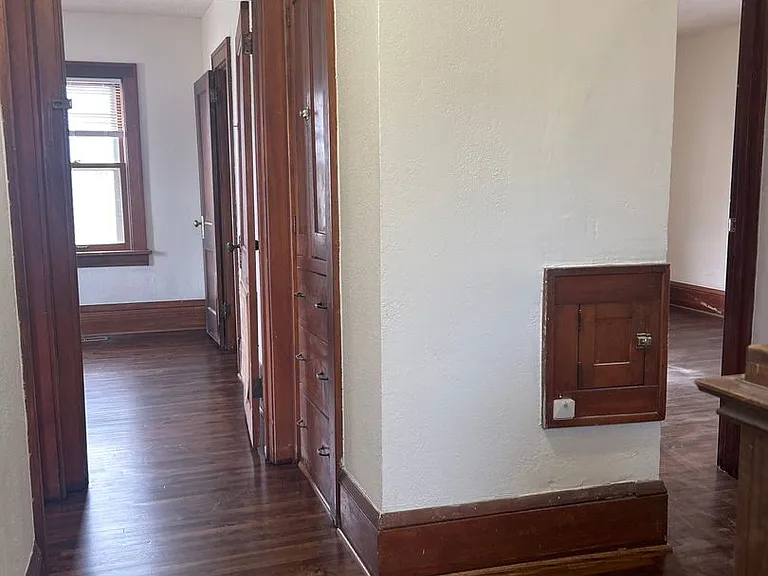 903 Newton Ave N — Photo 6