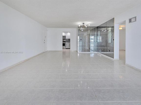 4th image of 1662 Lincoln Ct APT 301