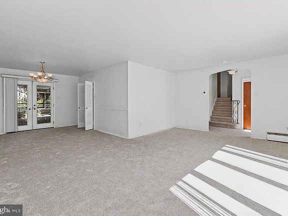 4th image of 1605 Hillcrest Rd