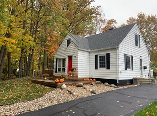 708 Comings Ave, Saint Joseph, MI 49085