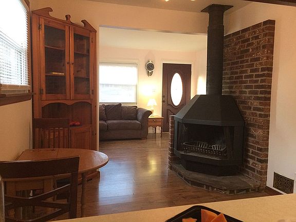 3rd image of 15 Carol St