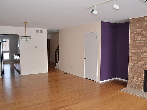 4th image of 1030 Greenhills Dr