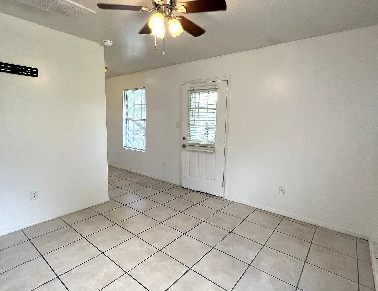 1 bed, 1.0 bath, 960 sqft, $875 — Photo 4