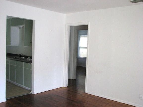 5th image of 1112 Whitaker Dr