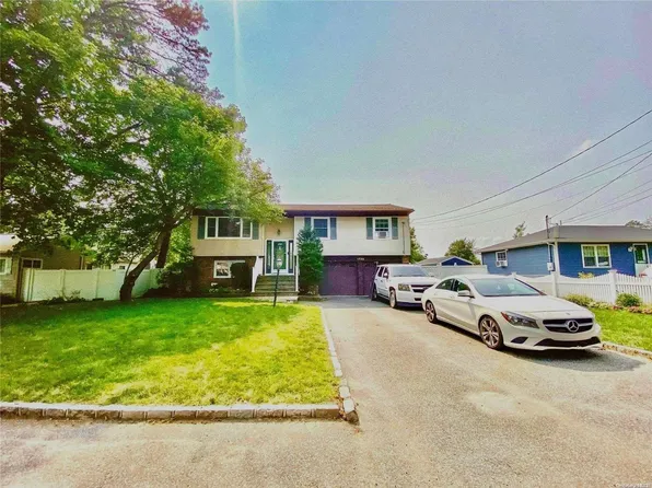 1736 N Thompson Drive, Bay Shore, NY 11706