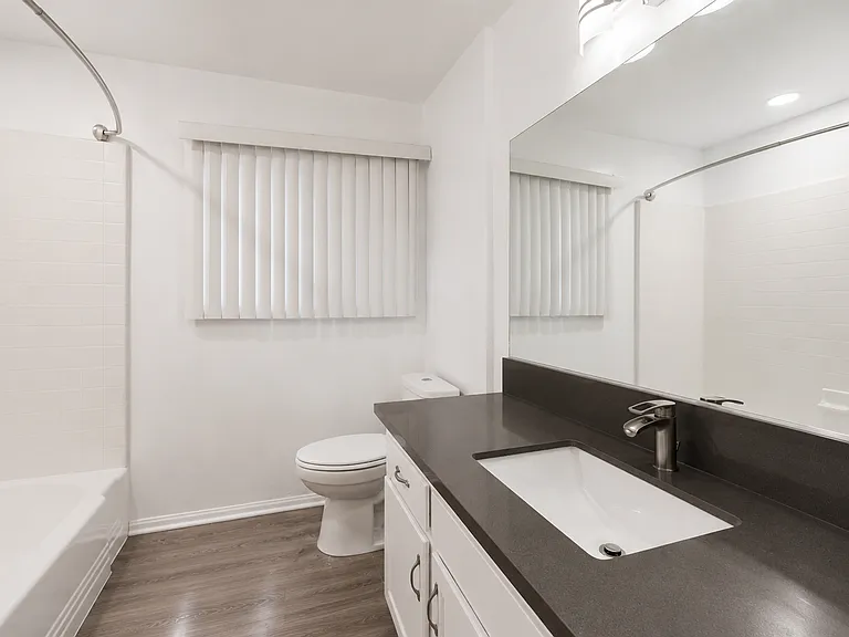 8375 Fountain Ave — Photo 19