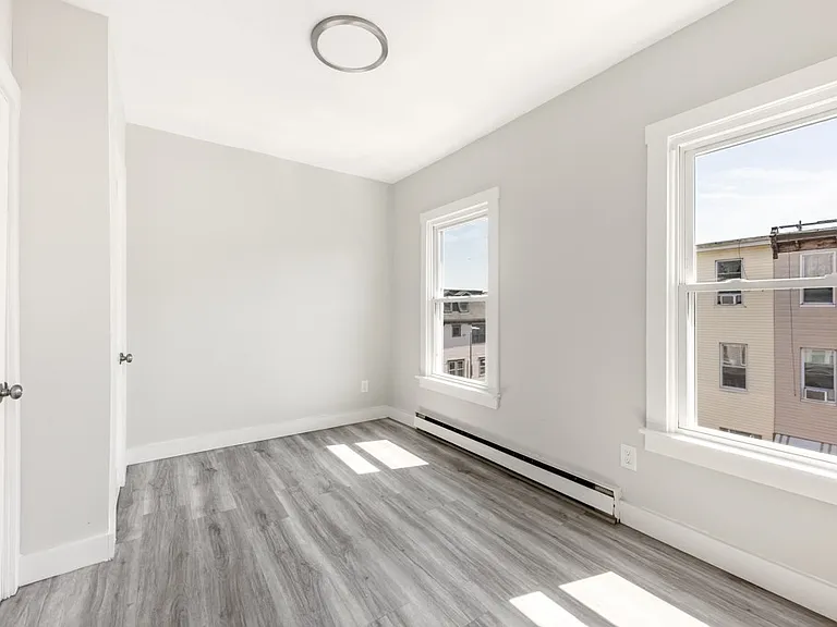 186 Marion St #3 — Photo 15
