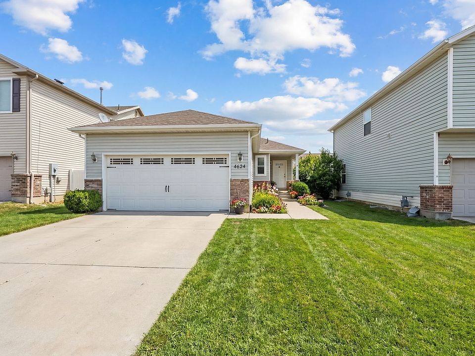 1st image of 4624 N Maple Dr