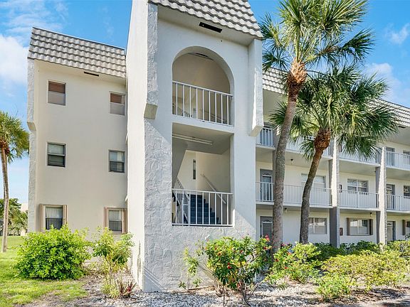 5th image of 8510 Sunrise Lakes Boulevard #208