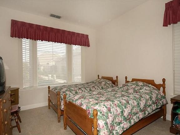 4th image of 3837 Park Dr