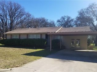 1112 Carpenter St, Azle, TX 76020