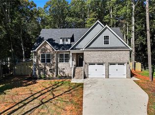 2065 Pembrooke Forest Dr, Winston Salem, NC 27106