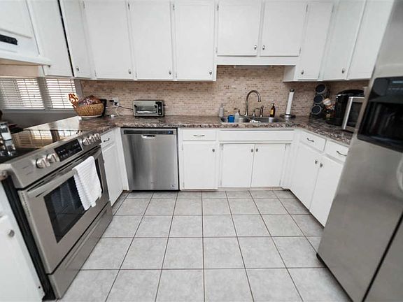 5th image of 106 Whispering Pines Dr