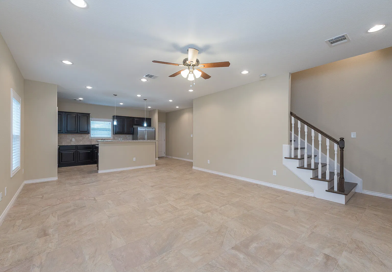 5 bed, 2200 sqft, $3,800 — Photo 3