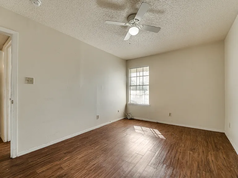106 E Cedar St #8 — Photo 11