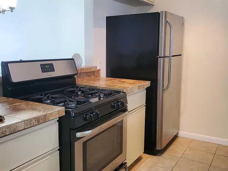 1422 N Martel Ave #5 — Photo 7