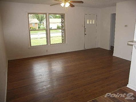 4th image of 1800 Belmont St