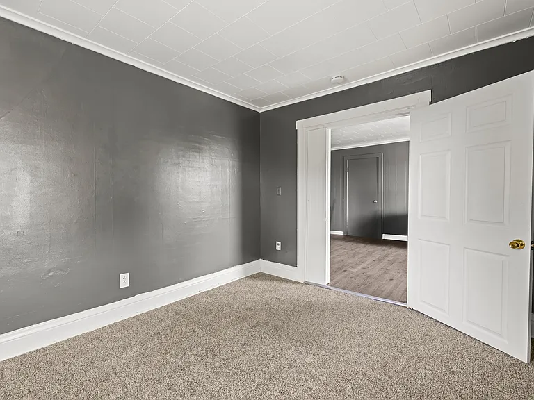 205 Darrow Ave #3R — Photo 10